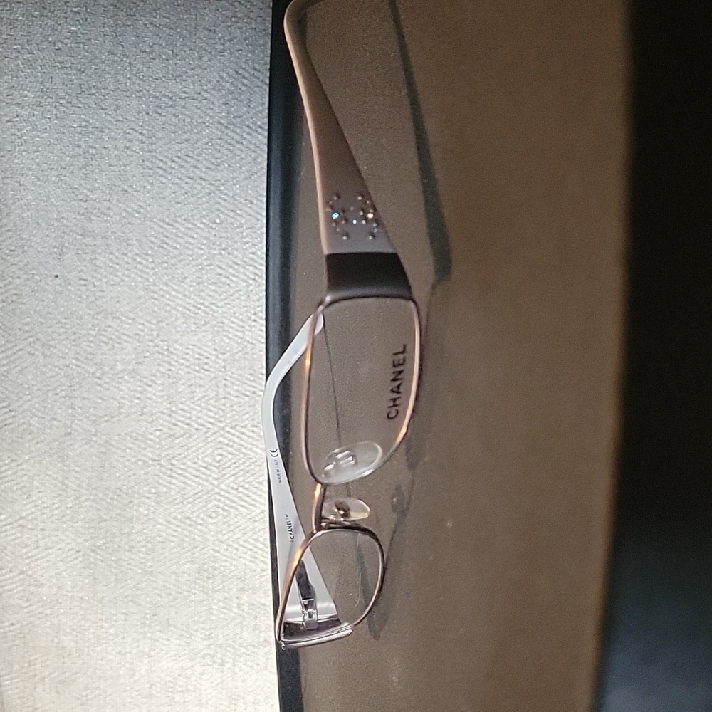 Chenel frames